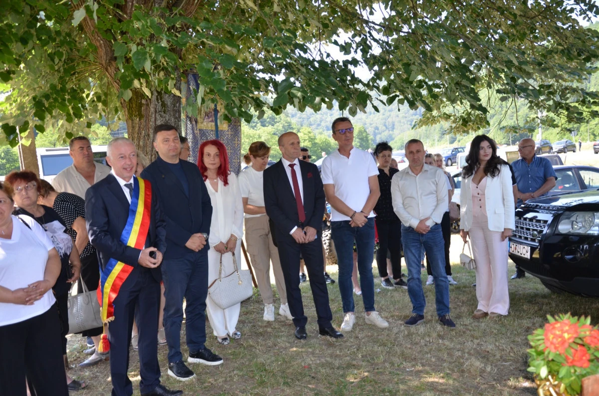 (FOTO) Tradiția continuă la Avram Iancu: Nedeia de la Tăcășele a adunat peste 3.000 de participanți