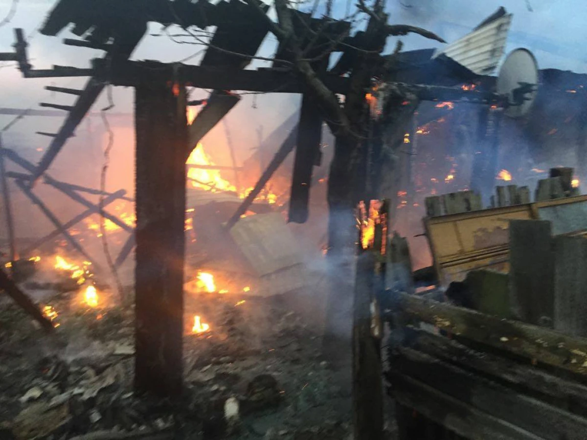 (FOTO) Un bar din Pecica a fost făcut scrum, în urma unui incendiu
