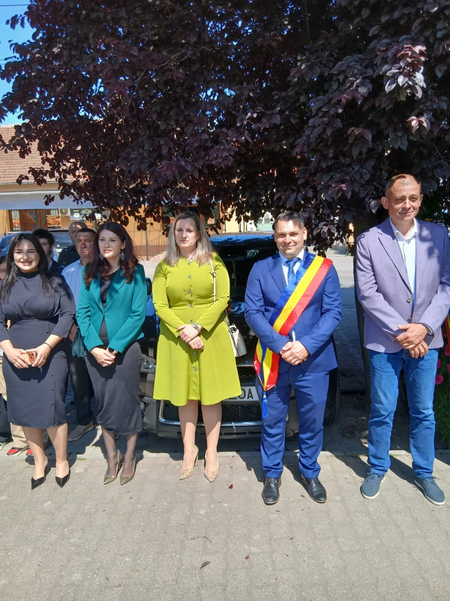 (FOTO) Ziua Eroilor a fost marcată la Sebiș prin depuneri de coroane și momente solemne