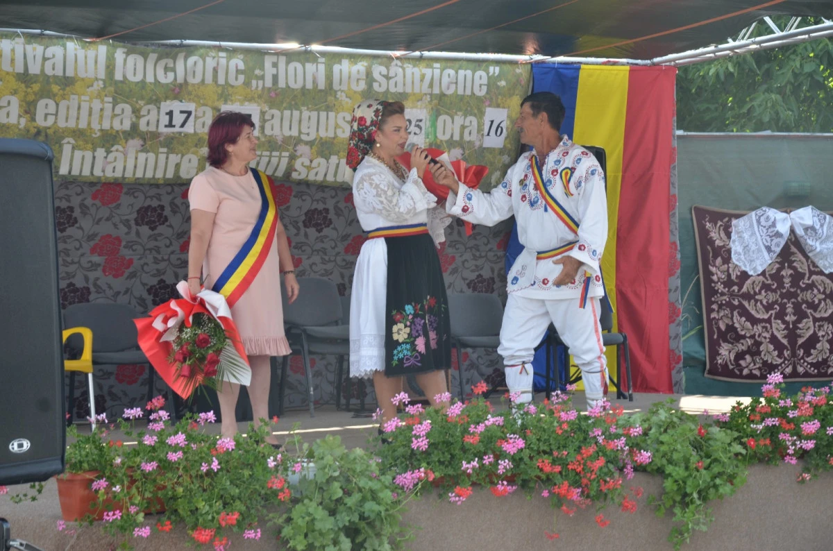 (FOTO+VIDEO) Tradiția merge mai departe: Festivalul „Flori de Sânziene” la Bârsa, ediția a XVII-a