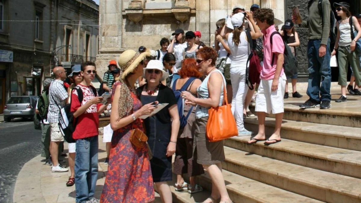 FRANCEZII, CEI MAI ZGÂRCIȚI TURIȘTI
