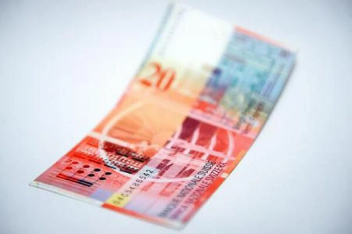 FRANCUL ELVETIAN LA MINIMUL ULTIMELOR DOUA SAPTAMANI PE FONDUL SPECULATIILOR PRIVIND IMPLICAREA SNB