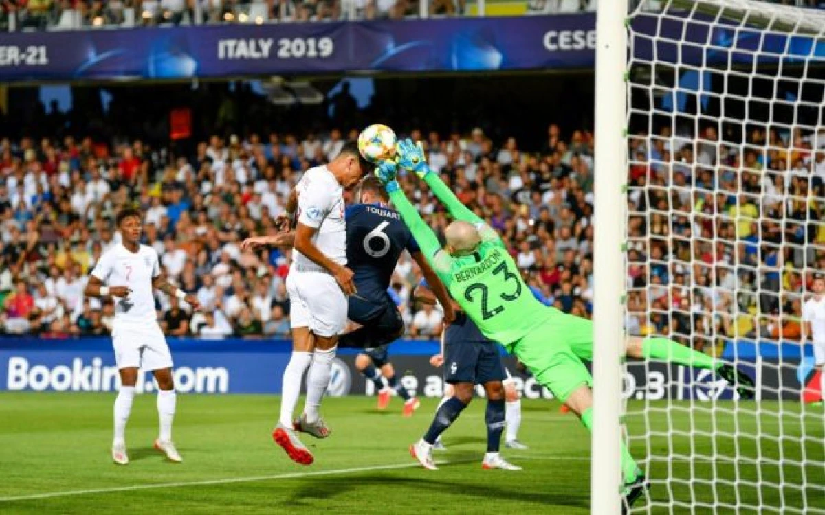 Franţa câştigă dramatic, România e lider al grupei de la Euro