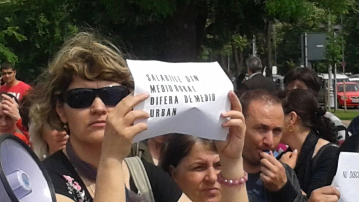 Funcționarii publici ies în stradă