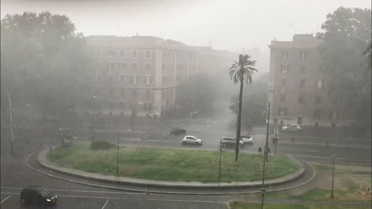 Furtună extremă la Roma. Arcul de triumf al lui Constantin a fost lovit de fulger