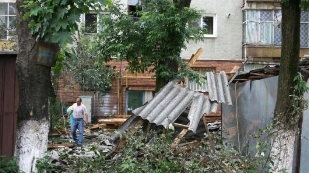 FURTUNA IN CARAS-SEVERIN: 600 DE CASE AU RAMAS FARA ACOPERISURI SI FERESTRE