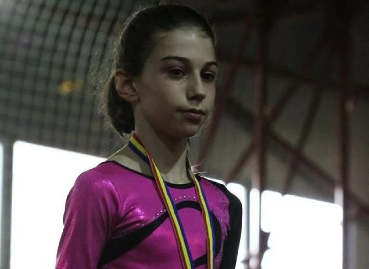 GIMNASTA ARADEANA IULIA BERAR A CUCERIT ARGINTUL NATIONAL 