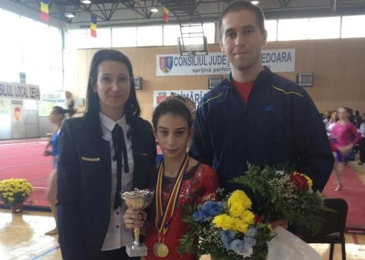 GIMNASTA ARADEANA IULIA BERAR, DE PATRU ORI PE PODIUMUL NATIONAL
