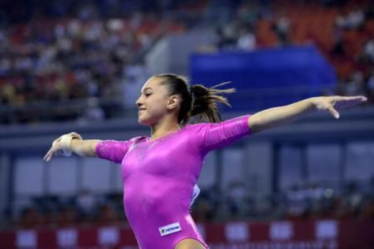 GIMNASTA LARISA IORDACHE, VICECAMPIOANA MONDIALA LA INDIVIDUAL COMPUS