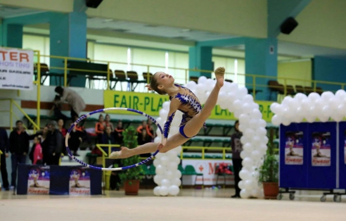 Gimnastele arădene de la ritmică încep anul la Budapesta