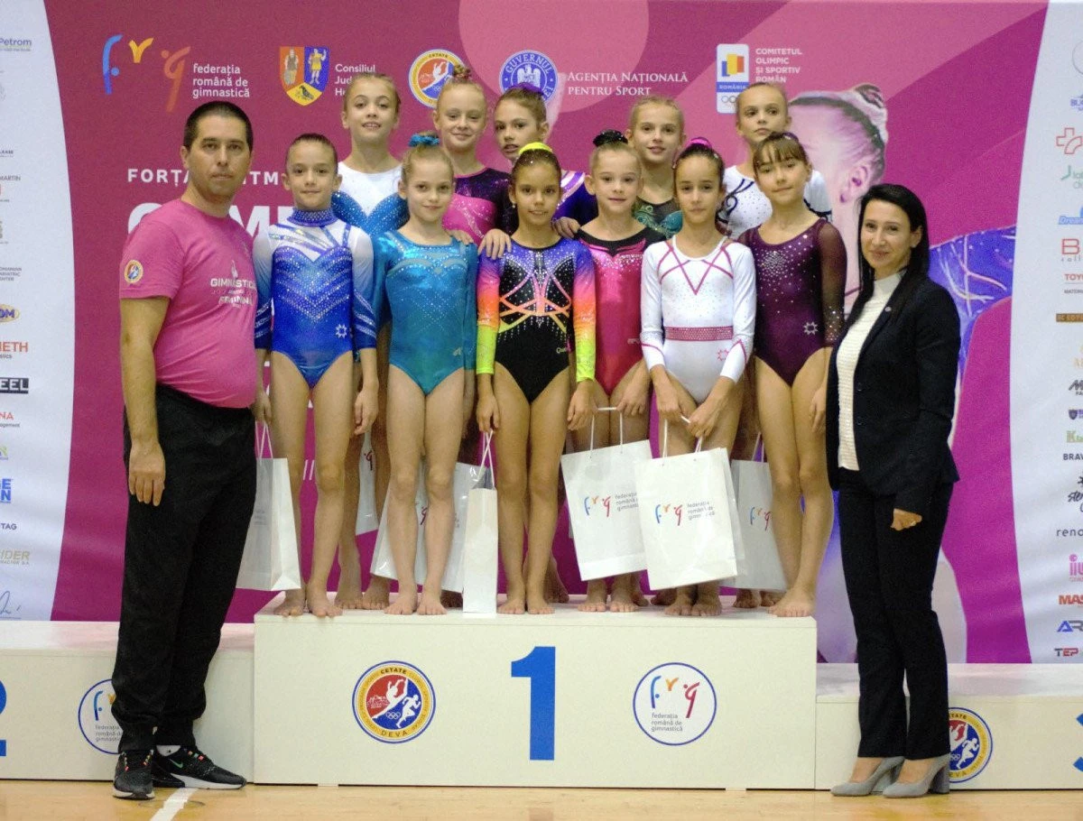Gimnastele de la CSM Arad au urcat de opt ori pe podiumul național: junioara Marcela Cercea este campioană la sol și triplă medaliată!
