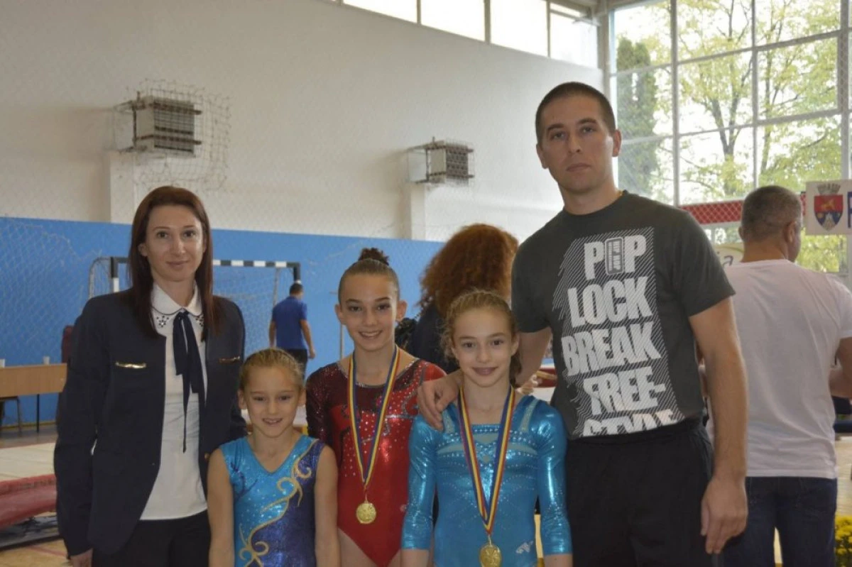 GIMNASTICA ARĂDEANĂ ARE VIITOR. ŞAPTE MEDALII LA NAŢIONALE
