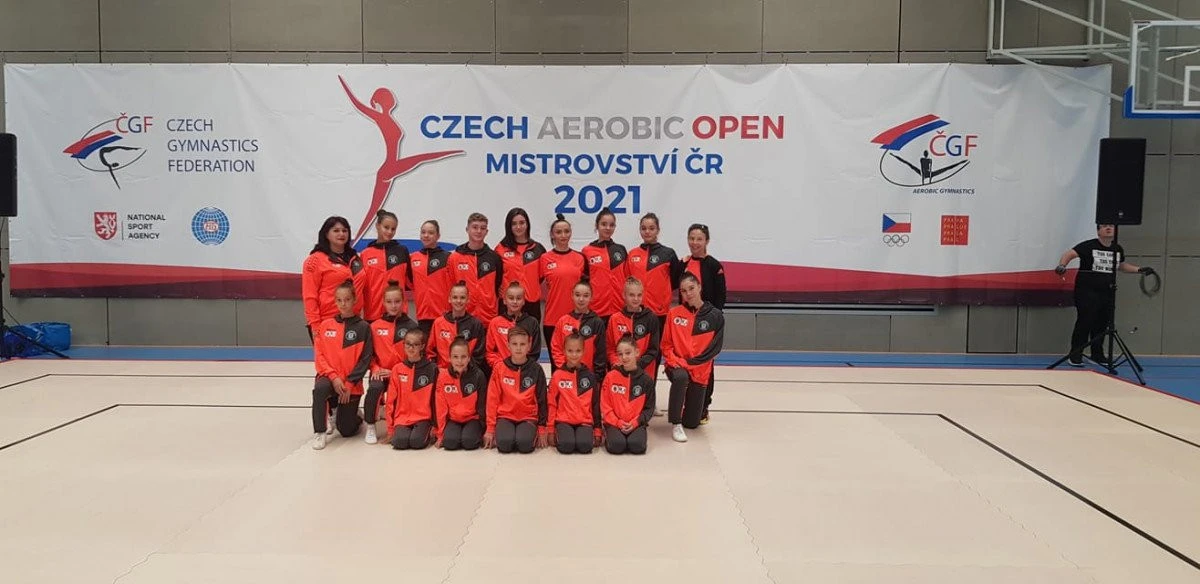 Gimnaştii de la CS Universitatea Arad, de şapte ori aur la Openul Cehiei de aerobică! Doi juniori merg la Europene