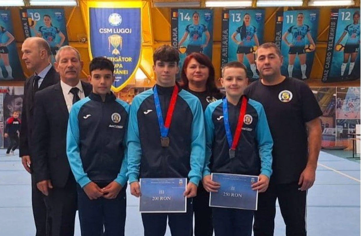 Gimnaștii Gloriei Arad au urcat de trei ori pe podiumul național al juniorilor