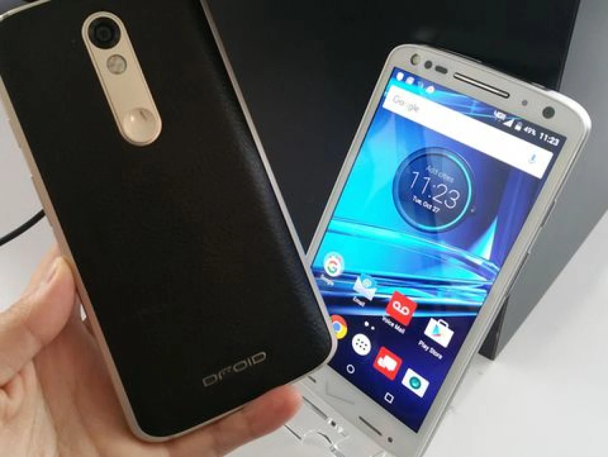 GOOGLE PREGATESTE UN SMARTPHONE CARE „GANDESTE“ SI „VEDE“