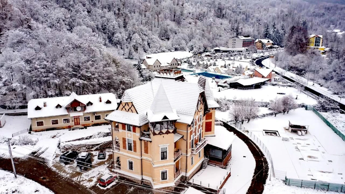 Grad de rezervare de 90% în Moneasa, de Revelion, dar numărul locurilor de cazare s-a redus
