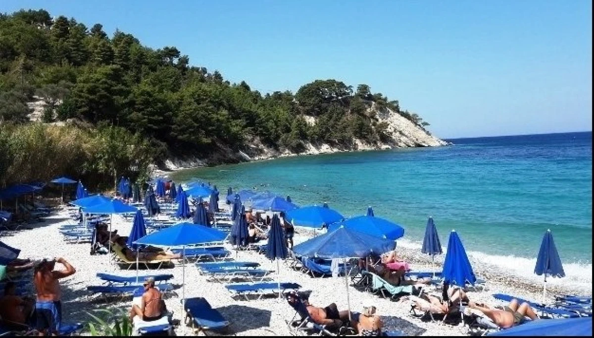 Grecia începe să taxeze turiştii cu 20 de euro pentru serviciile medicale