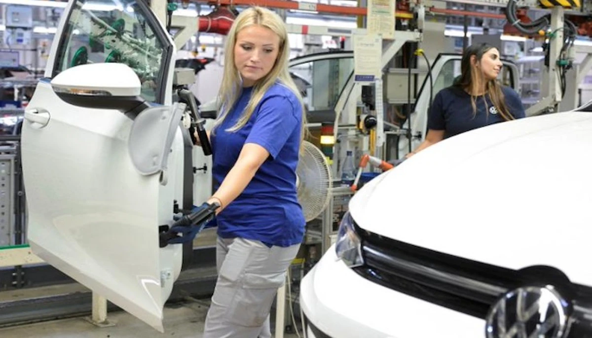 Grevă de avertisment la fabricile Volkswagen din Germania