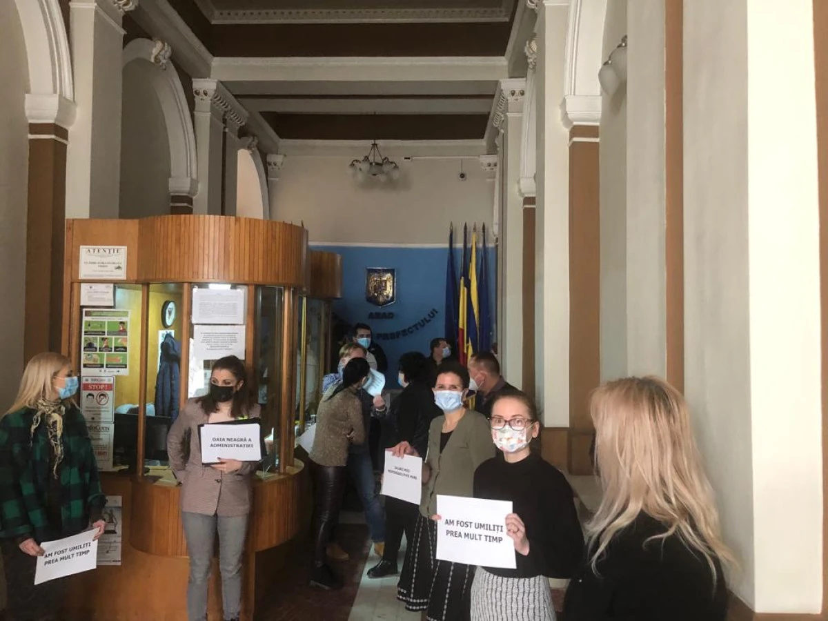 Grevă timp de o oră la Prefectura Arad