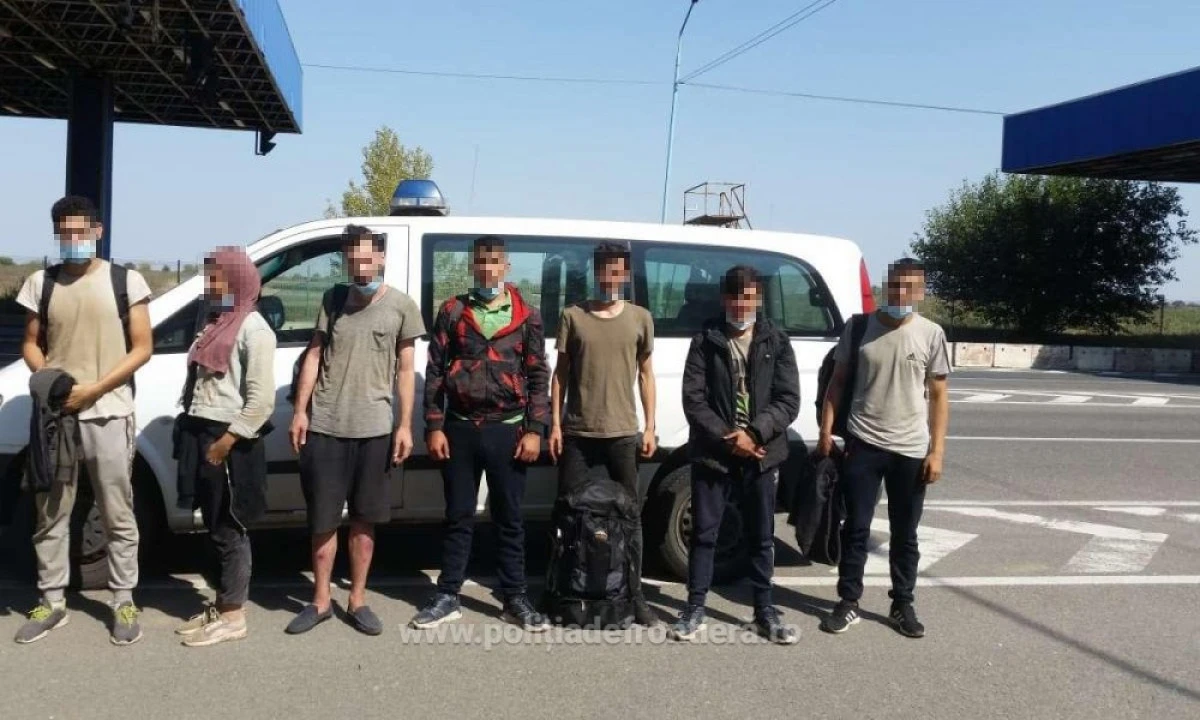 Grup de cetăţeni din Siria şi Palestina, oprit la graniţa cu Ungaria   