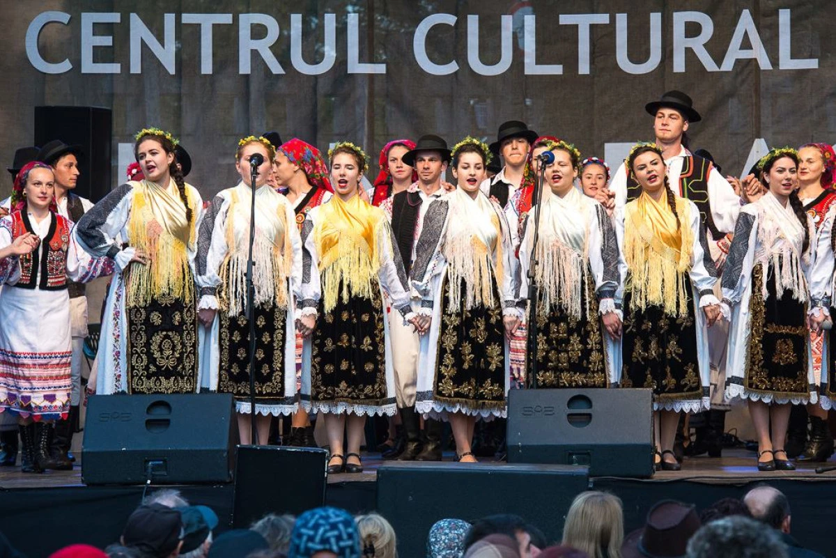 Grupul folcloric ”Sânzienele”, la 30 de ani