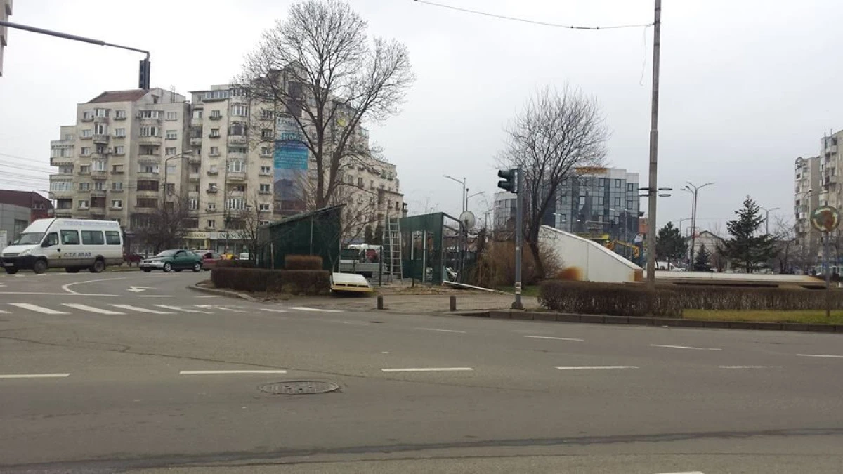 GRUPUL "SALVATI PARCUL EMINESCU": CONSTRUCTIILE METALICE DIN PARCUL „TUDOR ARGHEZI” SUNT ILEGALE!