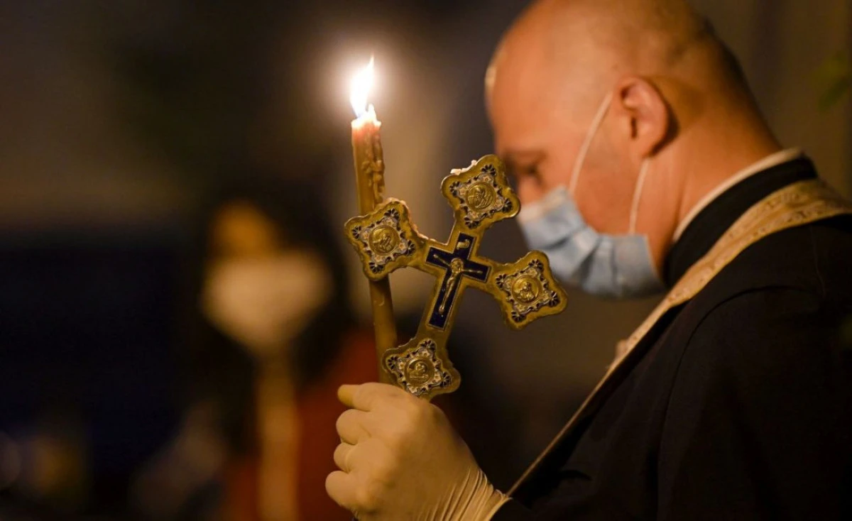 Guvernul a decis. Ce se întâmplă cu slujbele de Crăciun anul acesta