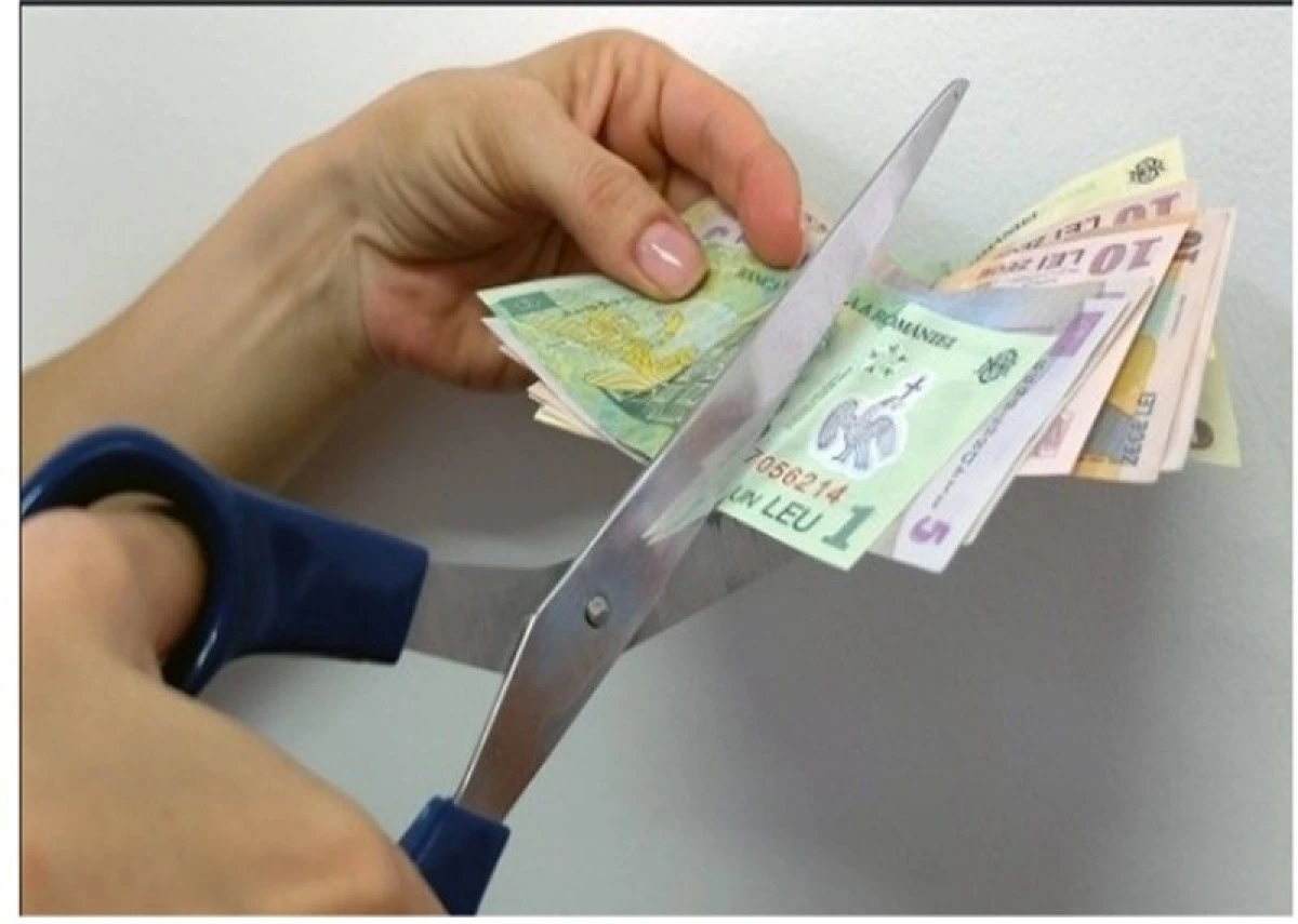 Guvernul taie în carne vie sporurile bugetarilor. S-a decis cine vor fi primii afectați