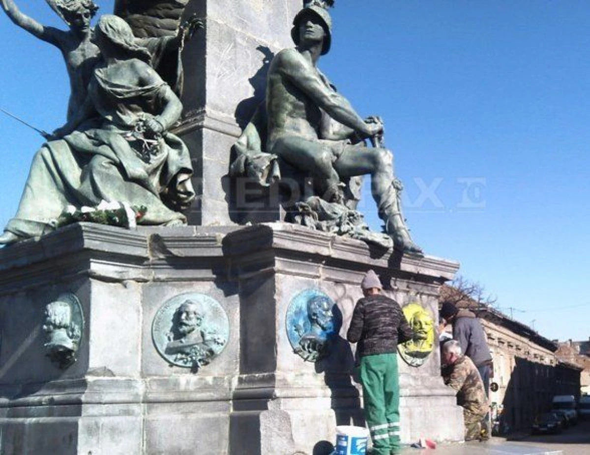 GUVERNUL UNGARIEI CONDAMNA VANDALIZAREA STATUII DE LA ARAD