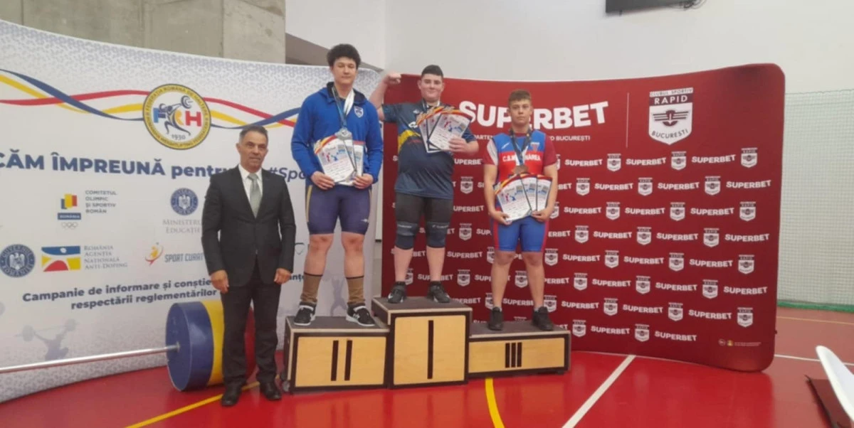 Halterofilii arădeni au luat medalii la juniori II: Alexandru Pițucă este triplu campion național!
