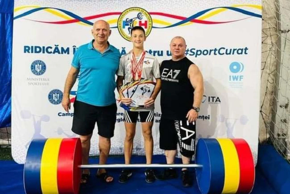 Halterofilii arădeni de la AMEFA și CSM au urcat pe podiumul național al juniorilor