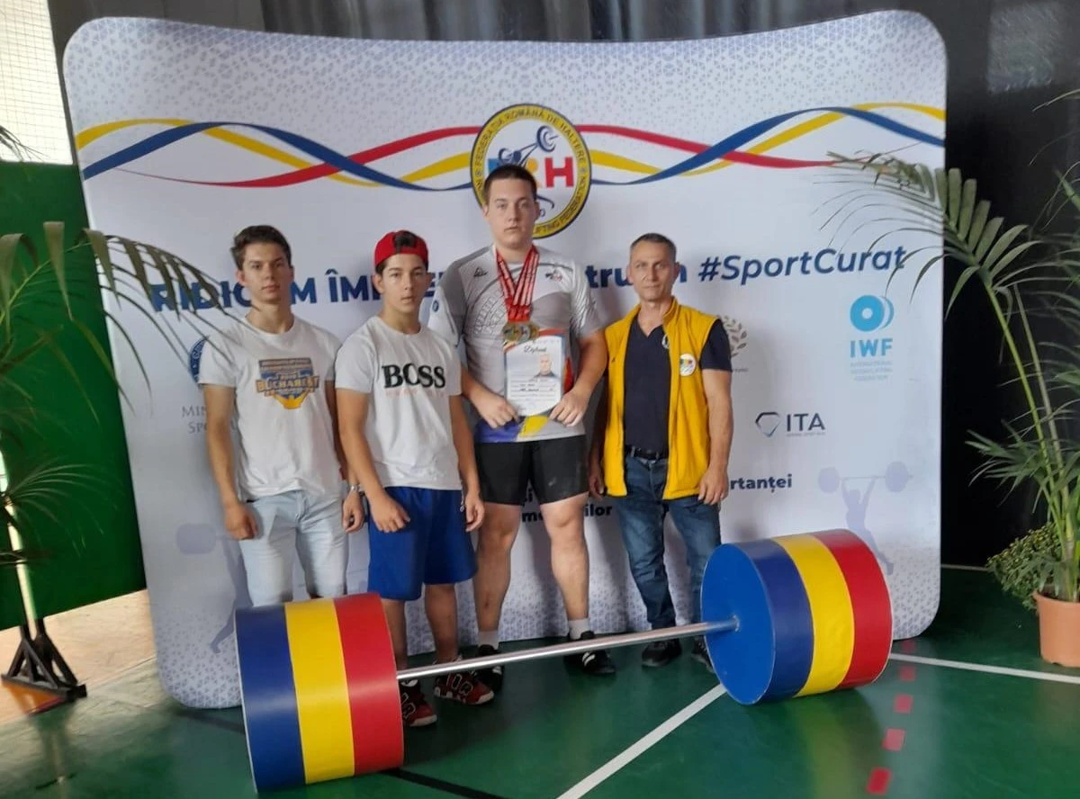 Halterofilii de la CSM Arad au cucerit opt medalii la finala națională a juniorilor (FOTO)