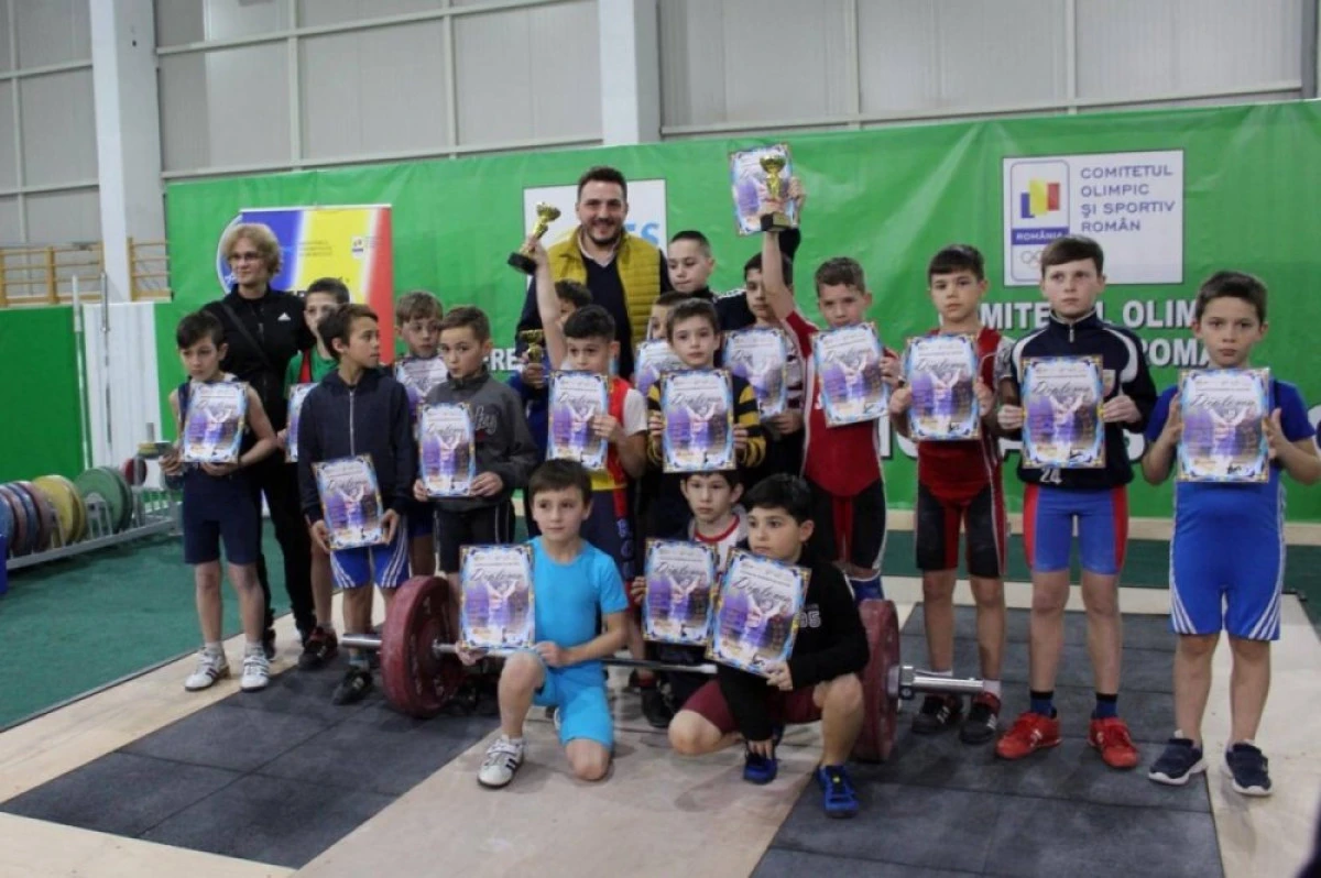 Halterofilii de la CSM Arad au început sezonul în forţă