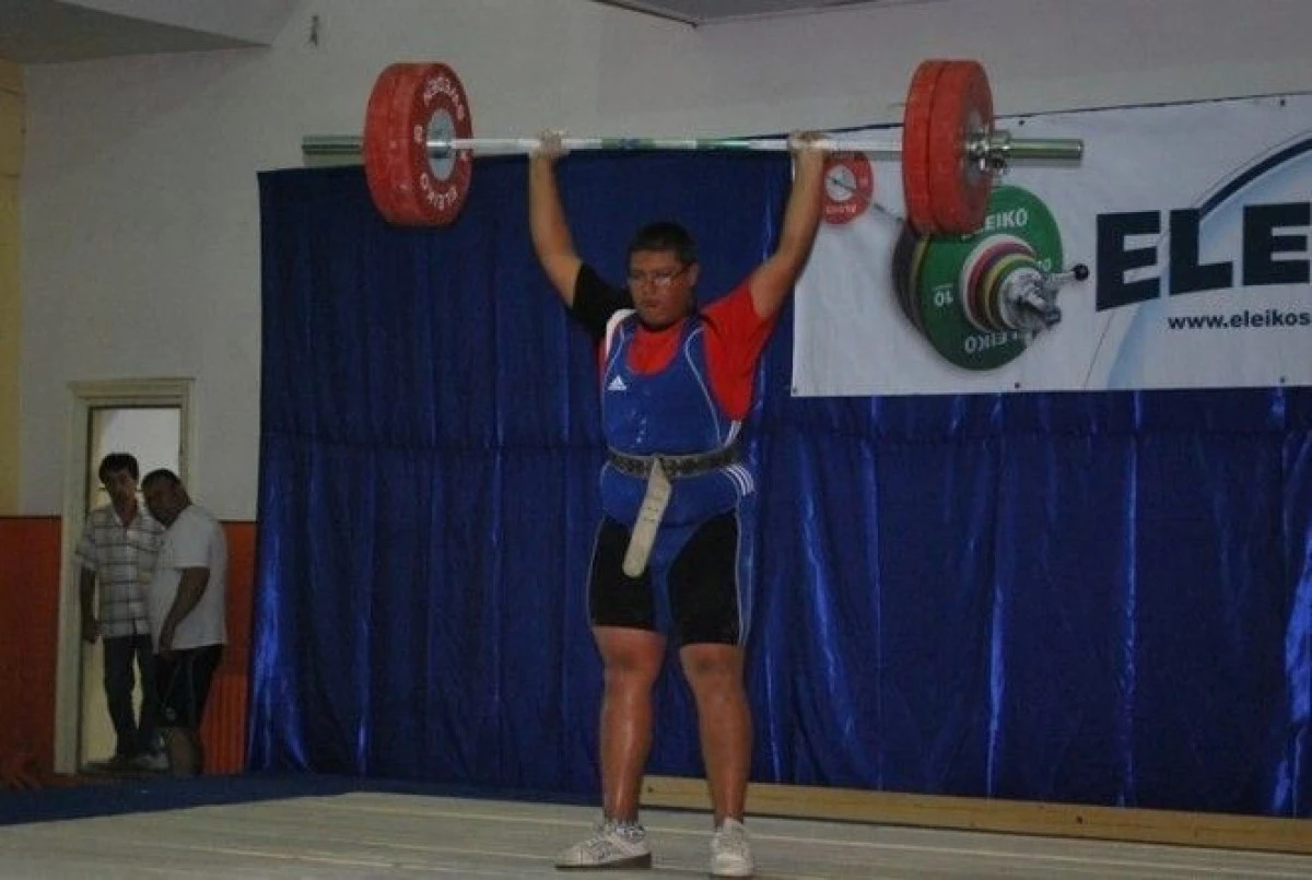 HALTEROFILUL ARADEAN ADRIAN LINGURAR DEBUTEAZA LA MONDIALE