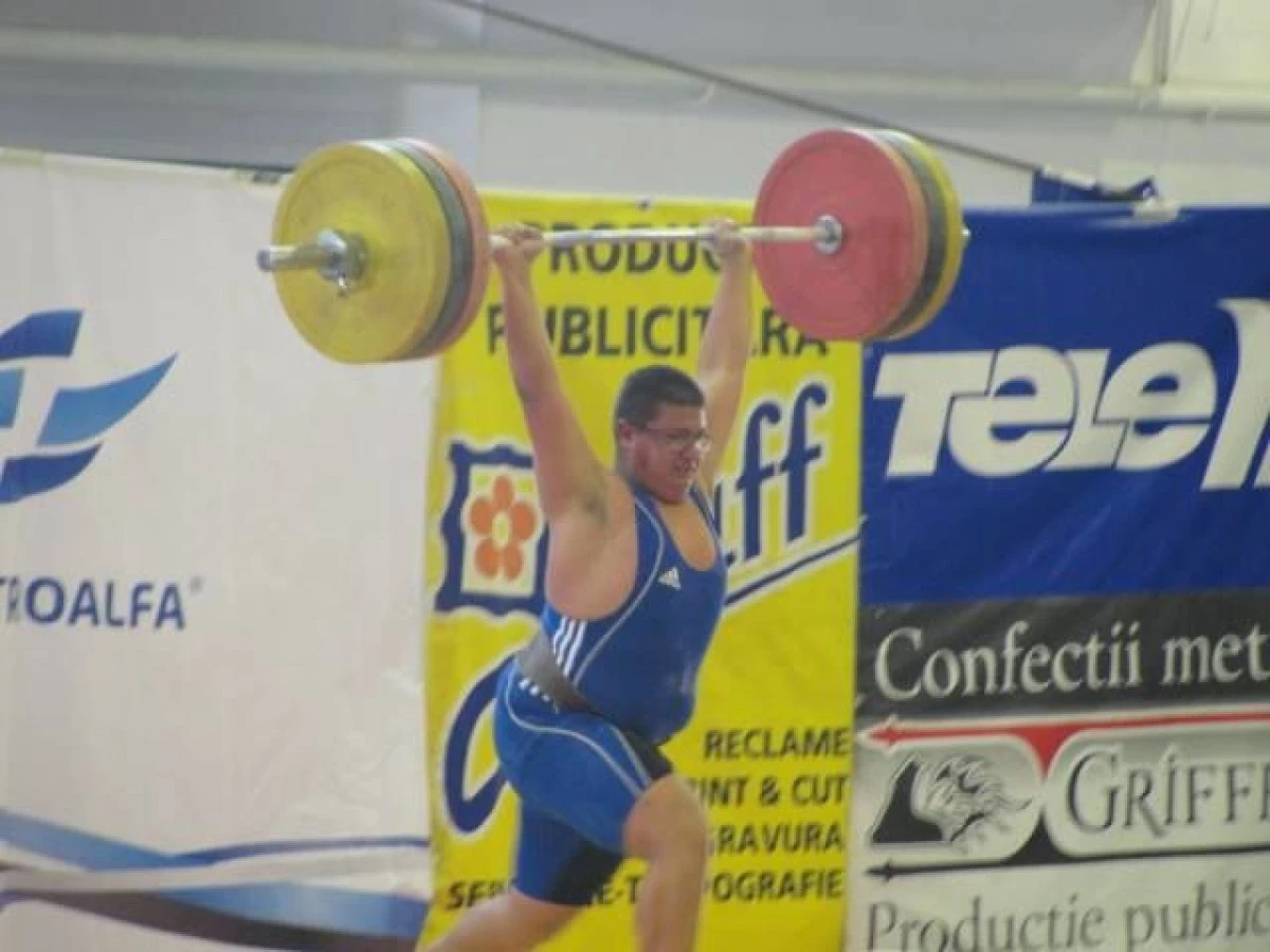 HALTEROFILUL ARADEAN ADRIAN LINGURAR, TRIPLU CAMPION NATIONAL LA JUNIORI II