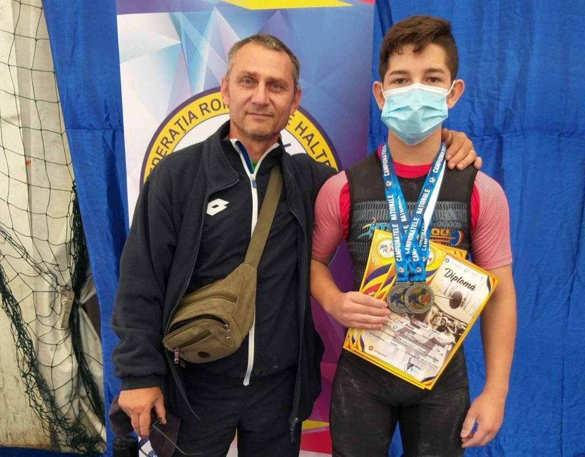 Halterofilul arădean Cristian Molnar este triplu vicecampion naţional de juniori II
