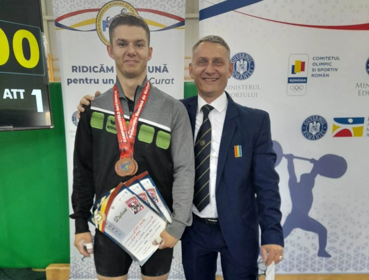 Halterofilul Daniel Jigău este triplu medaliat cu bronz național la nivel de seniori