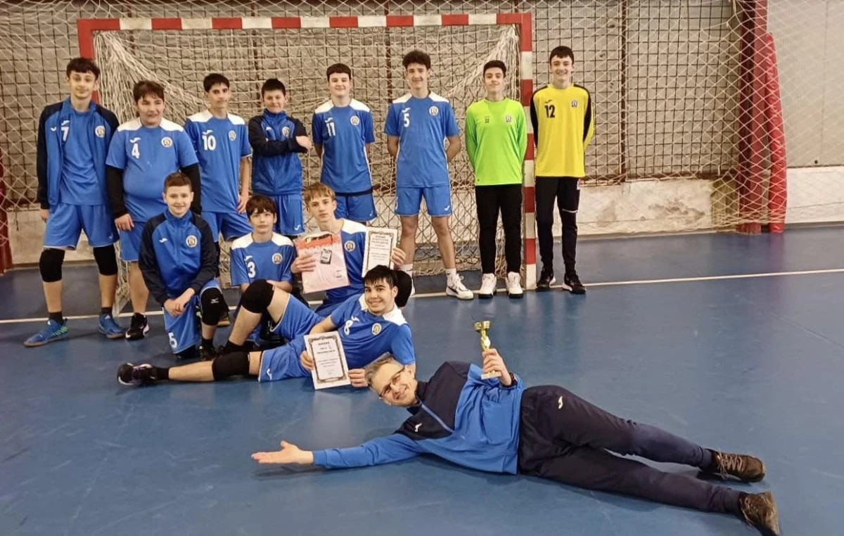 Handbaliștii juniori III ai Gloriei Arad s-au clasat pe locul doi la turneul semifinal