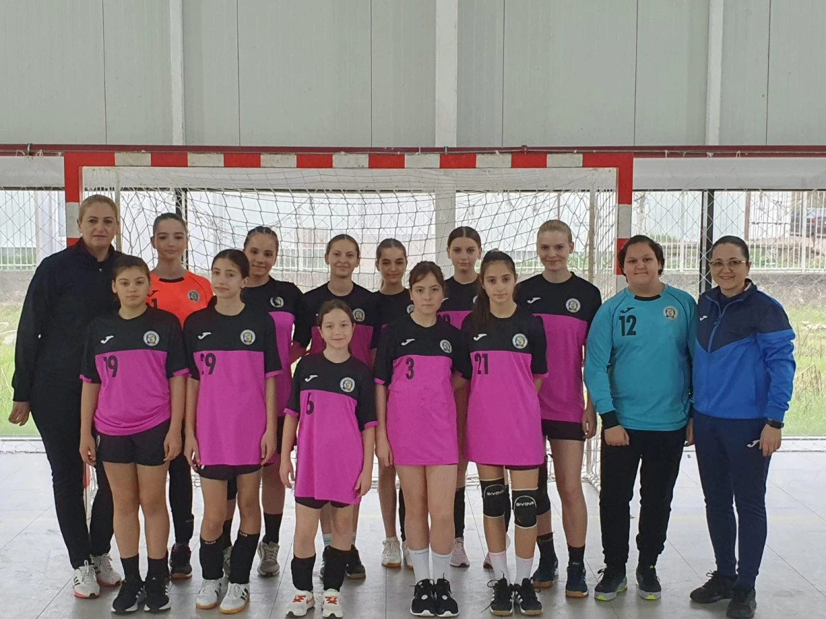 Handbalul juvenil arădean, la ora competițiilor. Senioarele Curticiului joacă cu timișene