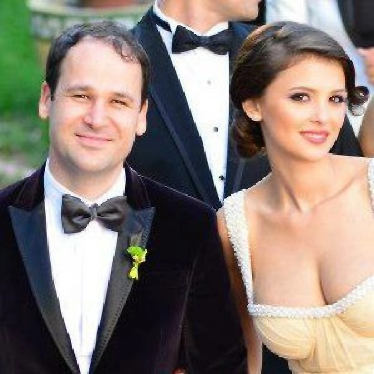 "HAPPY DIVORCE DAY"  IN LUNA INDRAGOSTITILOR CU PRIMARUL ROBERT NEGOITA