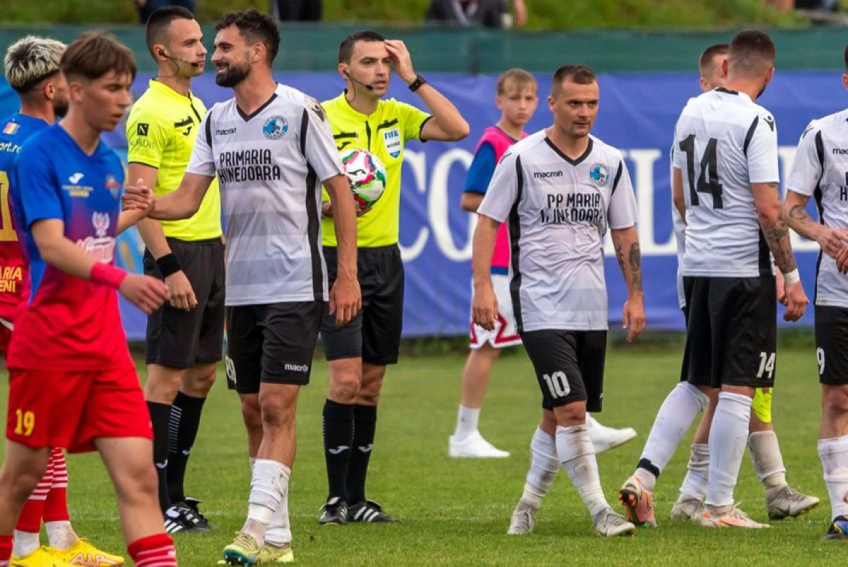 Hațegan a revenit oficial pe teren! Arbitrul arădean, autoritar în barajul Ungheni - Corvinul
