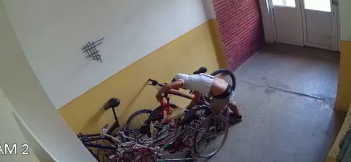 Hoțul care a furat biciclete în valoare de 10.000 lei a fost prins