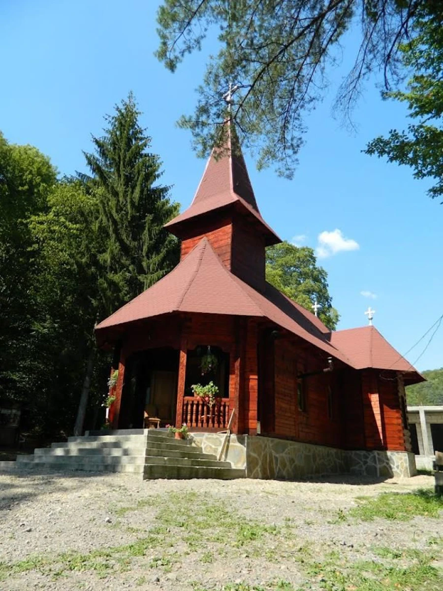 HRAM LA SCHITUL SFINTII APOSTOLI PETRU SI PAVEL MONEASA
