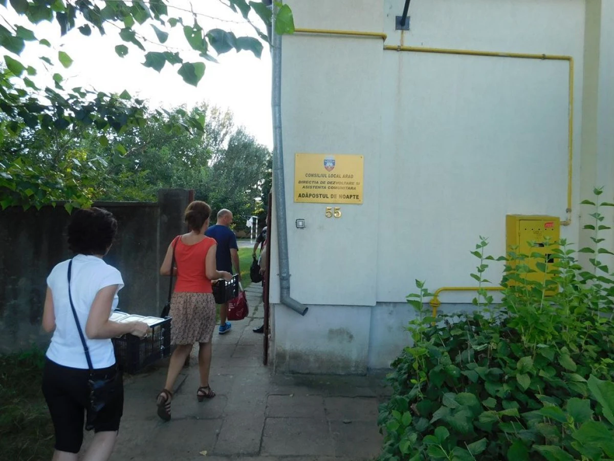 HRANĂ CALDĂ PENTRU ADĂPOSTUL DE NOAPTE DIN ARAD