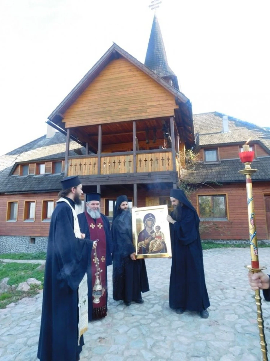 Icoana făcătoare de minuni a Maicii Domnului de la Mănăstirea Vatopedi a ajuns în parohia Joia Mare