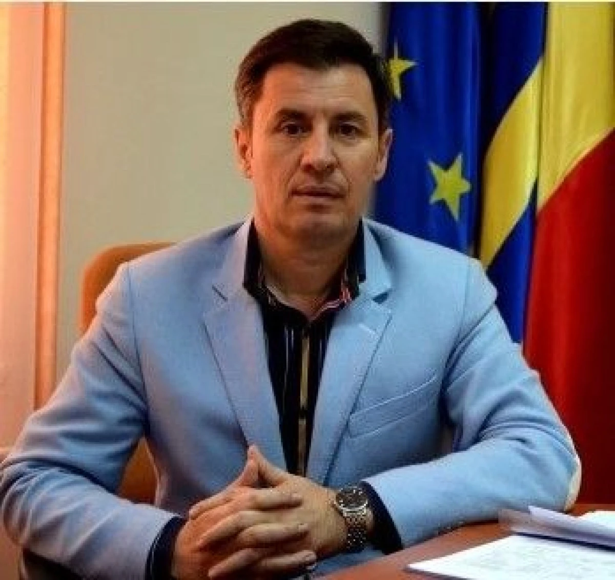 IGAŞ ÎŞI ANUNŢĂ RETRAGEREA, SĂTUL DE „VIZIUNEA UNICULUI CONDUCĂTOR LIBERAL DE LA ARAD“