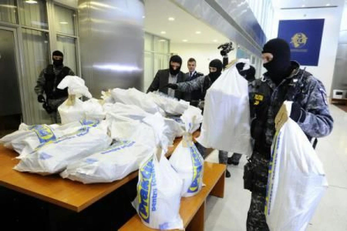 IGPR: 75 KG DE COCAINA CONFISCATE SI 80 DE PERSOANE RETINUTE SAU ARESTATE IN DOUA SAPTAMANI