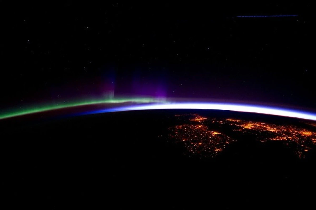 Imaginea săptămânii vine de la NASA. Aurora boreală văzută din spațiu