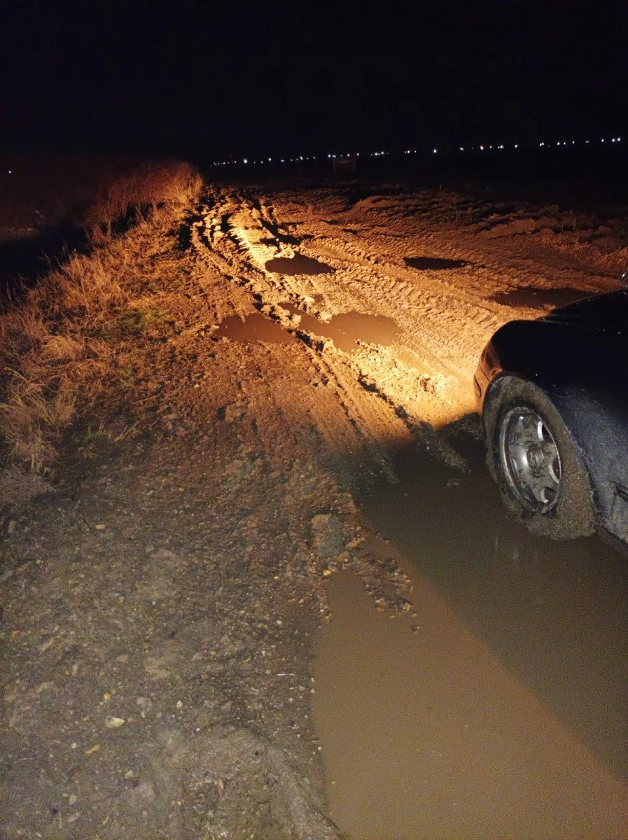 Imagini de groază cu drumul Olari - Șimand, un adevărat pericol pentru șoferi