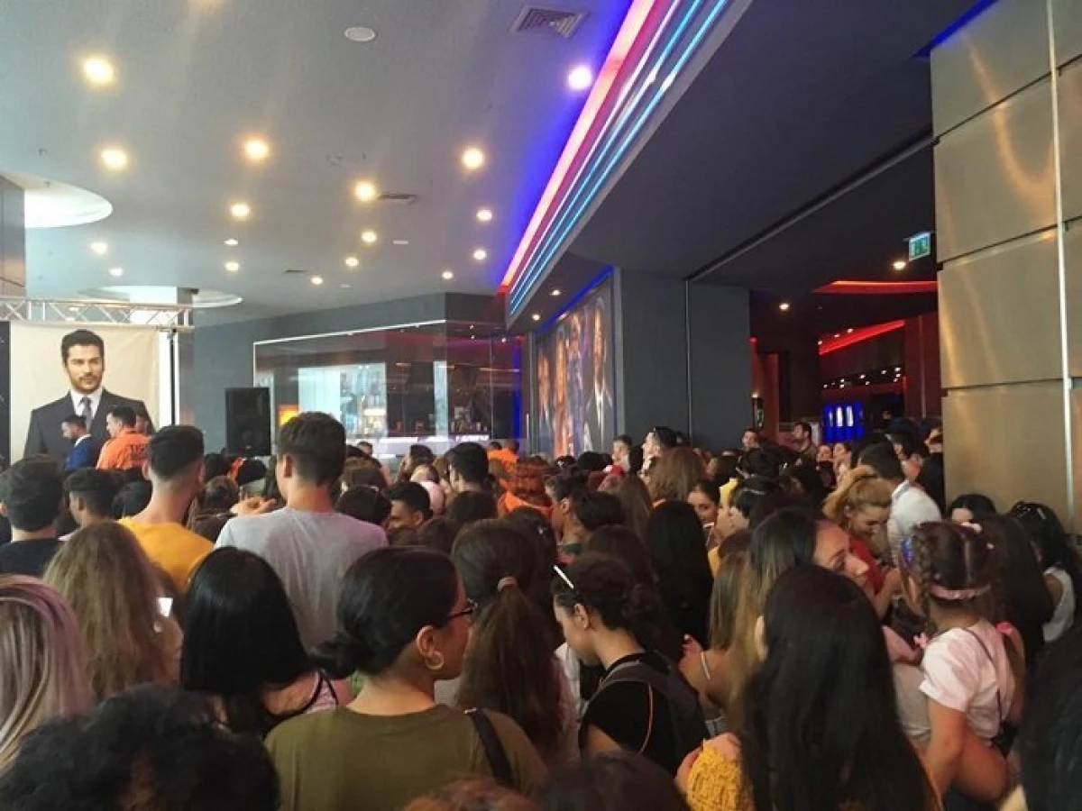 Îmbulzeală, înjurături, stres și nervi. Toate pentru un actor turc